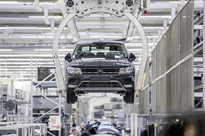 "Skupna solidna rast v prvem polletju je rezultat zelo dobre junijske prodaje. Predvsem Evropa in azijsko-pacifiška regija narekujeta trend rasti. Razveseljiv rezultat je odraz zaupanja, ki ga kupci v teh zahtevnih časih izkazujejo našim proizvodom," je rezultate komentiral Fred Kappler, vodja prodaje v koncernu. | Foto: Volkswagen