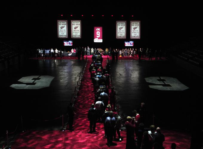 Hokejski dom Detroit Red Wings Joe Lewis Arena je bila v torek v znamenju devetice. | Foto: Reuters