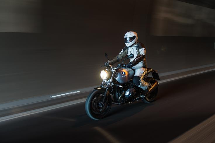 Javna agencija RS za varnost prometa (AVP) : Ne prehitevajte življenja! Motorist za vedno. Javna agencija RS za varnost prometa (AVP) : Ne prehitevajte življenja! Motorist za vedno. | Foto: Klemen Korenjak