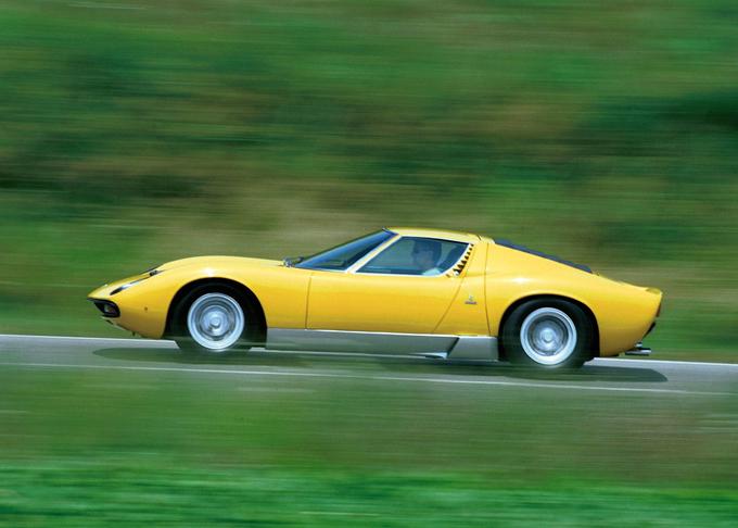 Leta 1968 so na salonu v Torinu predstavili nadgradnjo P400S miura, znano kot miura S. Imela je več opreme, motor pa je pridobil dodatnih 20 "konjev".  | Foto: Lamborghini
