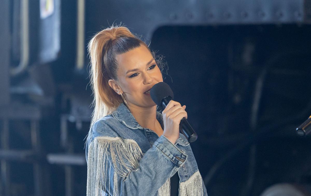 Nika Zorjan | Po več letih naj bi bila priljubljena pevka Nika Zorjan spet samska. | Foto Mediaspeed
