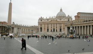 V Vatikanu za obiskovalce odprli kripto z grobom Benedikta XVI.
