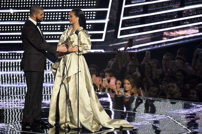 Drake ne skriva svojih čustev do Rihanne. | Foto: Getty Images