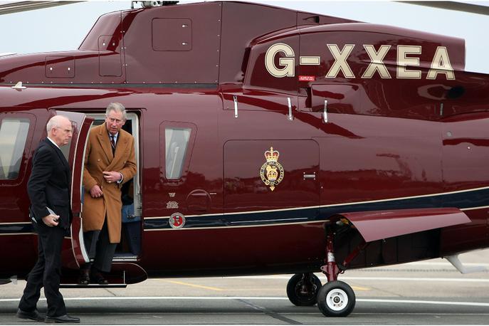 princ Charles | Namesto z avtomobilom s kraljevim helikopterjem. | Foto Cover Images