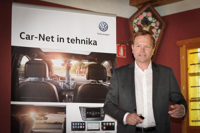 "Skoraj vsi avtomobilski proizvajalci imajo v svojem prodajnem asortimanu vsaj en model crossoverja, zato že nestrpno pričakujemo T-roca," pravi Marko Škriba, prvi mož znamke Volkswagen v Sloveniji. | Foto: Jure Gregorčič