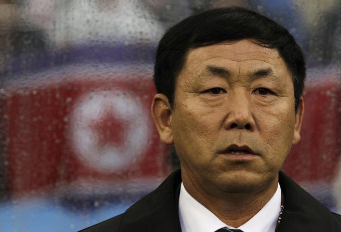 Selektor Kim Džong-hun je bil v očeh nogometašev glavni krivec za poraze na SP 2010 in skupno razliko v zadetkih 1:12. | Foto: Guliverimage