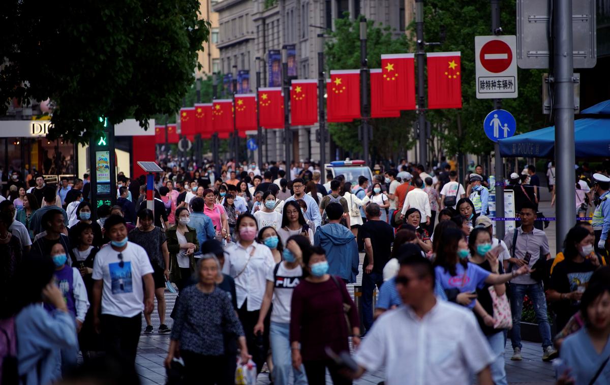 Kitajci | Na Kitajskem upada odstotek mlajših, delež starejših narašča. Manj je tudi porok, kar vpliva na rodnost.   | Foto Reuters