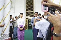 Suu Kyijeva na prvem političnem obisku zunaj Yangona
