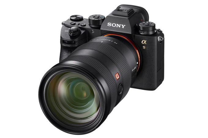 Glede na to, kaj vse zmore, je Sony a9 razmeroma majhen fotoaparat. Najdaljša stranica (brez objektiva) meri 12,7 centimetra, naprava pa tehta manj kot 700 gramov.  | Foto: SONY