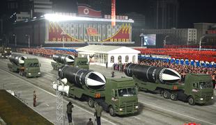 Severna Koreja na vojaški paradi predstavila nove balistične rakete #foto