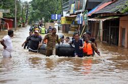 Poplave v Indiji zahtevale že več kot 350 smrtnih žrtev
