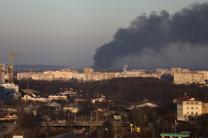 Na zahodu Ukrajine so se danes zjutraj oglasile sirene, ki opozarjajo na zračne napade. | Foto: Reuters