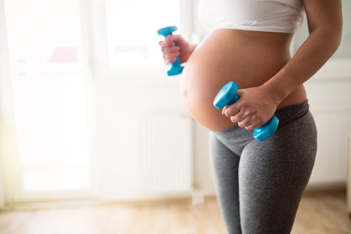 Vadba nosečnice | Vadba je v nosečnosti, če ta poteka brez težav oziroma zapletov, priporočljiva. | Foto Getty Images