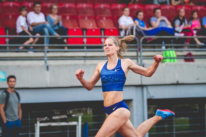 Horvatova je tako na 100 m kot dan pozneje na 200 m na prvi mesti prešla šele v zadnjih petih metrih.  | Foto: Peter Kastelic