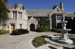 Playboyev dvorec je prodan - skupaj s slavnim stanovalcem