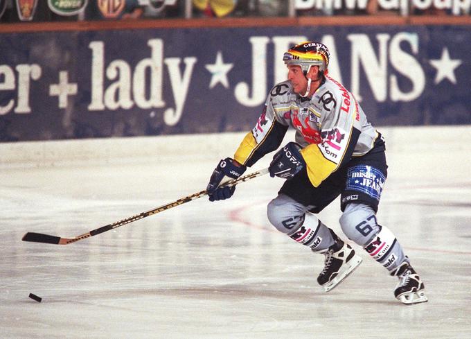 Po letih igranja v ligi NHL in AHL je Alain Côté leta 1994/95 zaigral za Olimpijo, ki je po več neuspelih poskusih prišla do premiernega naslova domačega prvaka v samostojni državi. Kot pravi Jan, mu je prav kleni Kanadčan odprl oči profesionalizma. | Foto: Getty Images