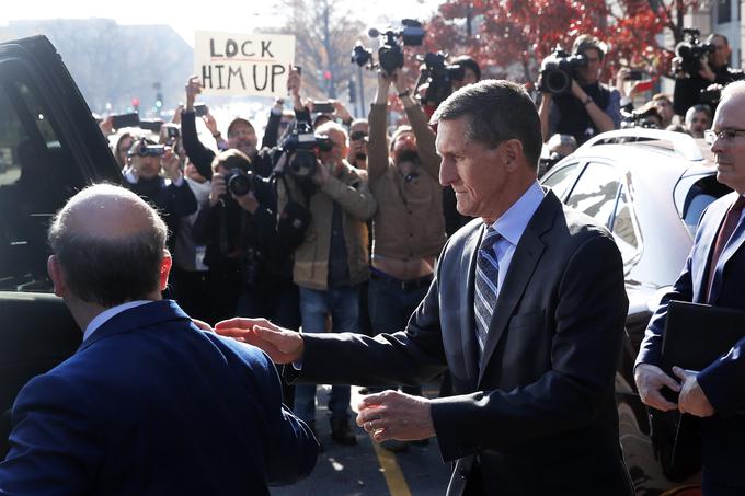 Ameriški politični analitiki predvidevajo, da Flynn s preiskovalci sodeluje zato, da bi zaščitil sina. | Foto: Reuters