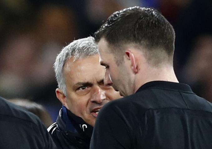 Jose Mourinho spet ni bil zadovoljen s sojenjem, a se je po tekmi vseeno ugriznil v jezik. | Foto: Reuters