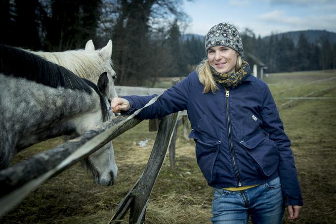 Za Tjašo ni težjega kot to, da vidi konja z bolečinami, ki mu pri težavah ne pomaga nihče. | Foto: Ana Kovač