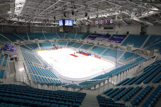 Gangneung Hockey Center sprejme okoli deset tisoč gledalcev. Slovenija bo v skupinskem delu v tej dvorani igrala proti Rusiji, ki ima vse termine tekem "rezervirane" v tem objektu. | Foto: Getty Images