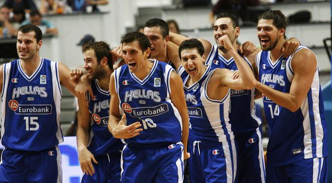 Grki še sami niso mogli verjeti, kakšen preobrat so zrežirali proti Sloveniji v četrtfinalu evropskega prvenstva v Španiji leta 2007. | Foto: Reuters