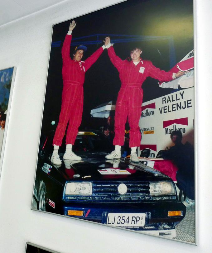 Darko Peljhan in Miran Kacin leta 1991 na zmagovalnih stopničkah relija v Velenju | Foto: 
