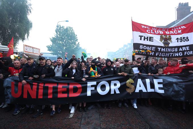 Privrženci Manchester Uniteda so pred tekmo organizirali protest proti lastnikom kluba. | Foto: Reuters