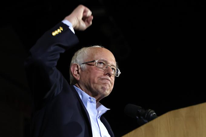 V tekmi za demokratsko predsedniško nominacijo trenutno vodi senator iz Vermonta Bernie Sanders, ki pripada bolj radikalni struji stranke. | Foto: Reuters