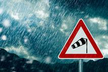 Nevihta, dež, promet, ceste