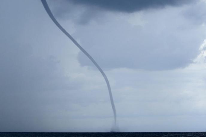 Vodna tromba | V morju pred otokom Šolta se je dopoldne pojavila vodna tromba, ki pa ni dosegla obale in ni povzročila škode. Fotografija je simbolična. | Foto Reuters
