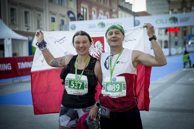 Poljska zakonca Dorota in Pawel Rakoczy sta si zadala, da pretečeta maratone na vseh celinah. | Foto: Ana Kovač