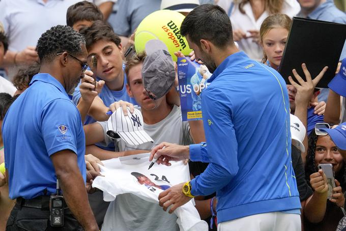 Novak Đoković ima po vsem svetu veliko navijačev, a zdi se, da sta bila Rafael Nadal in Roger Federer vedno bolj priljubljena. | Foto: Guliverimage