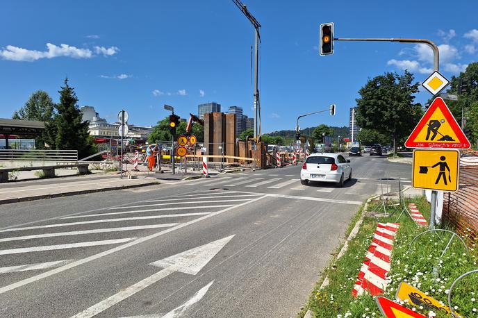 prenova Vilharjeve ceste v Ljubljani | Na delu Vilharjeve ceste na fotografiji naj bi po novem promet tekel enosmerno. | Foto Peter Pahor