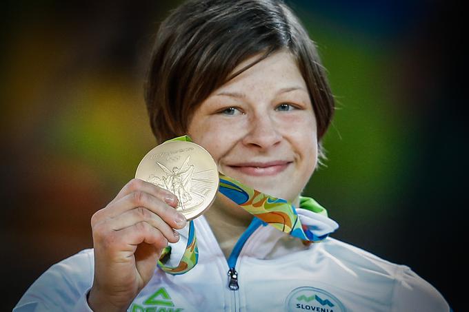 Tina Trstenjak je naslovu svetovne in evropske prvakinje dodala še olimpijskega. | Foto: Stanko Gruden, STA