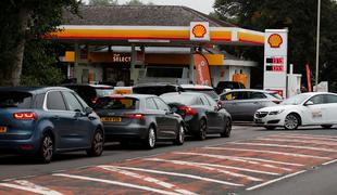 Britanci oklevajo: konec bencina in dizla pet let pozneje