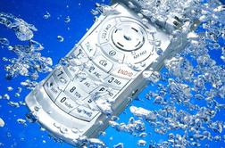 Kako rešiti mobilni telefon, ki vam je padel v vodo?