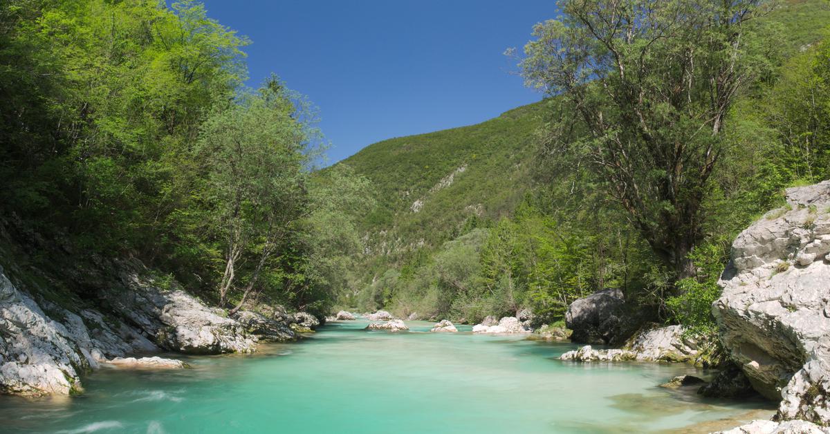 V Soči utonil deček odnesel ga je močan tok siol net