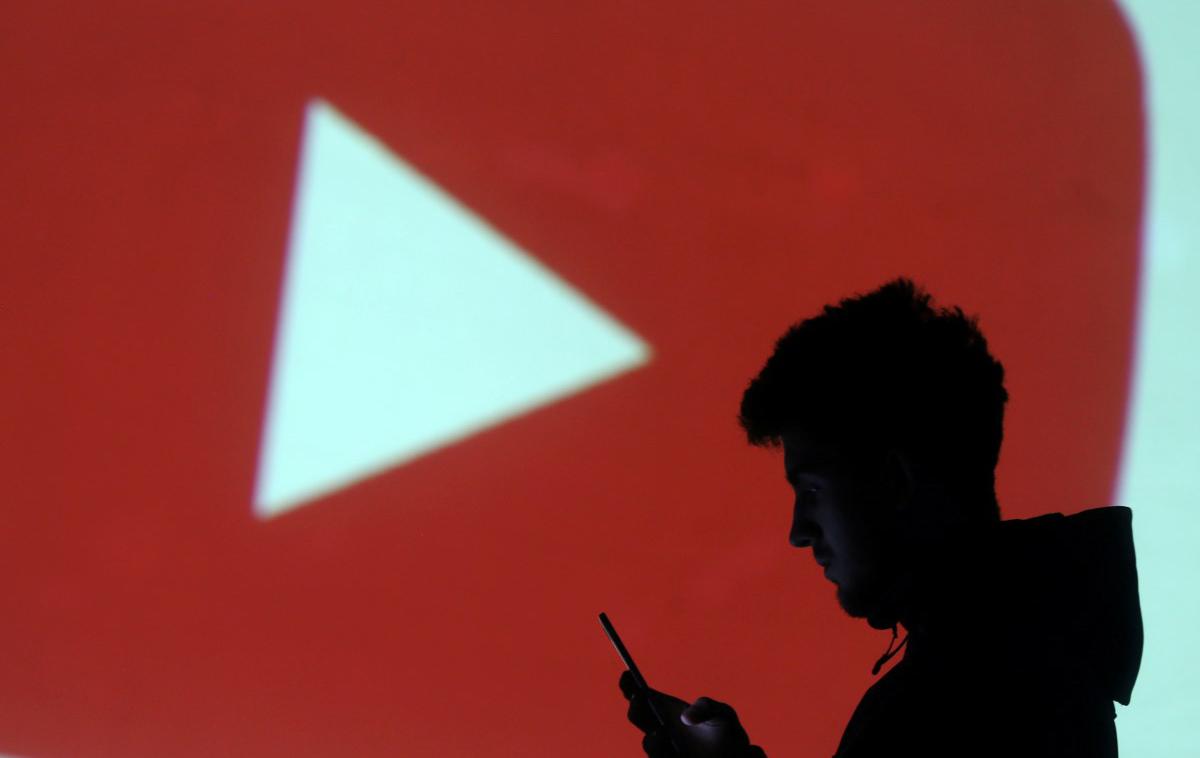 YouTube | Zaslužek pred družbeno odgovornostjo? YouTube je spremenil svojo politiko in umaknil prepoved oglaševanja nedokazanih izdelkov za omilitev epidemije bolezni covid-19. | Foto Reuters