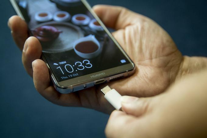 Že po kratkem preizkusu pametnega telefona Huawei Mate 10 Pro ni dvoma, da se boj za najboljši telefon letošnjega leta ne more nadaljevati in končati brez tega najnovejšega Huaweievega paradnega konja.  | Foto: Ana Kovač