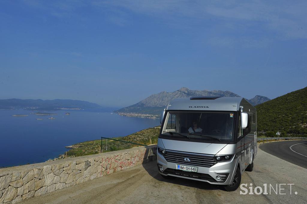 Adria sonic 710 SL supreme - test integriranega avtodoma