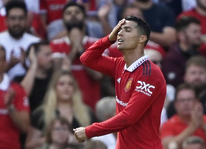 Razočaranje Cristiana Ronalda po novem spodrsljaju Manchester Uniteda. | Foto: Reuters
