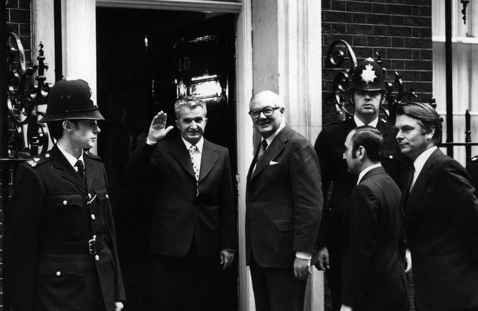 Ko je bil romunski diktator Nicolae Ceausescu (v sredini) za Zahod še koristen: obisk pri britanskem premierju Jamesu Callaghanu leta 1978. | Foto: Getty Images
