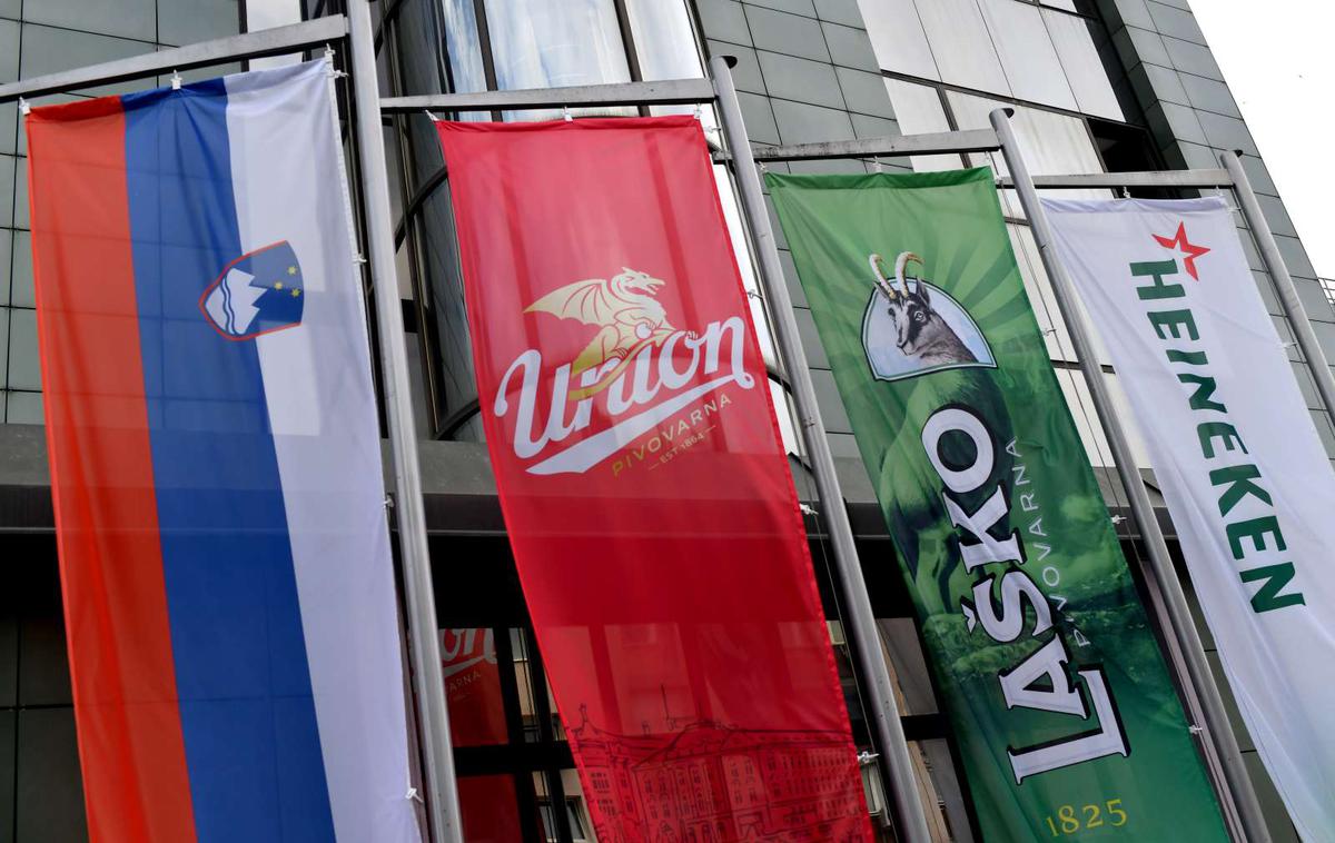 Pivovarna Laško Union | Sedaj Heineken iz Ljubljane seli še polnjenje uniona, navaja Dnevnik. Ljubljanska proizvodna linija za pločevinke bo po izvedeni selitvi preseljena v eno od drugih Heinekenovih pivovarn, pri čemer se omenja tista v Novem Sadu, ali pa bo prodana. | Foto STA