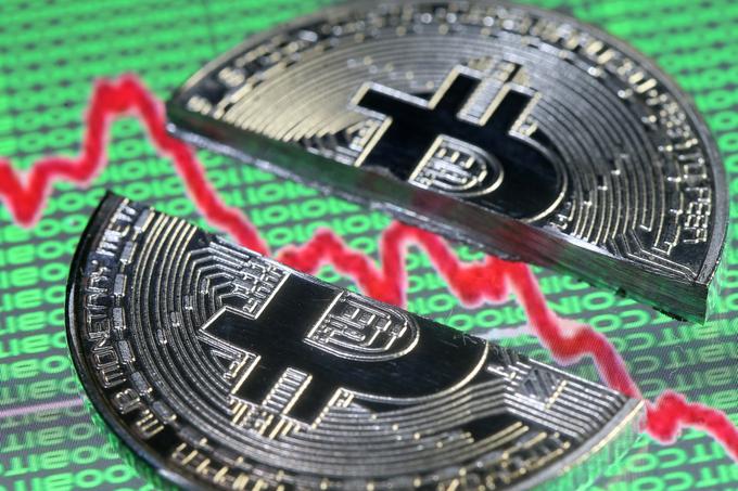 Za en bitcoin je treba po padanju cene, ki traja že nekaj tednov, danes plačati manj kot deset tisoč ameriških dolarjev oziroma 8.000 evrov (podatek: borza z bitcoini Bitstamp).  | Foto: Reuters