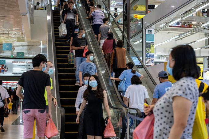 Vsem prebivalcem Singapurja so že dvakrat brezplačno razdelili zaščitne maske.  | Foto: Getty Images