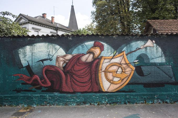Grafit avtorja Azrama na zunanji steni Roga. | Foto: Matej Leskovšek