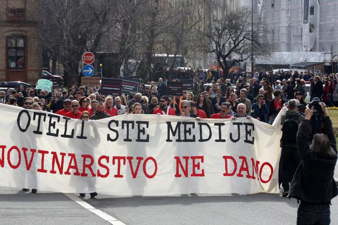 Zagreb, protest, mediji, novinarji | "Medije ste ugrabili, novinarstva pa ne damo" je bil slogan protesta novinarjev v Zagrebu. | Foto STA
