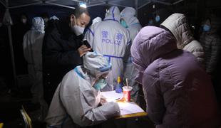 Novi izbruhi koronavirusa na Kitajskem, omejitve gibanja in popolna zaprtja mest