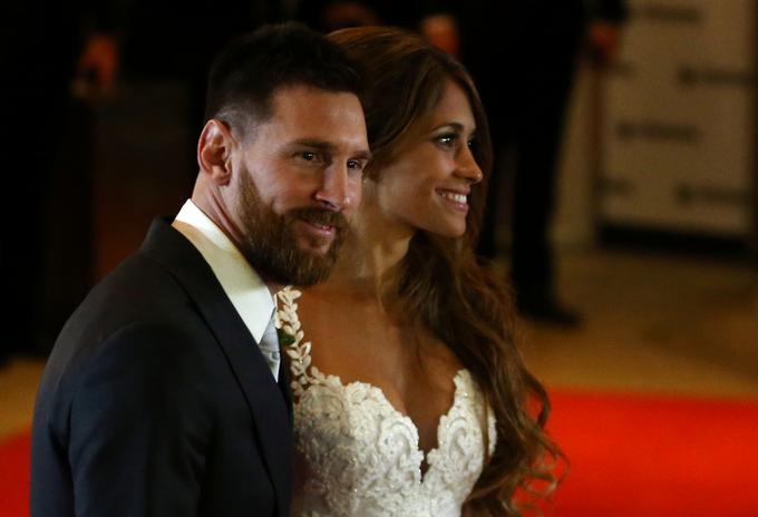  Lionel Messi se je poročil z ljubeznijo iz otroštva Antonelo Roccuzzo. | Foto: Reuters