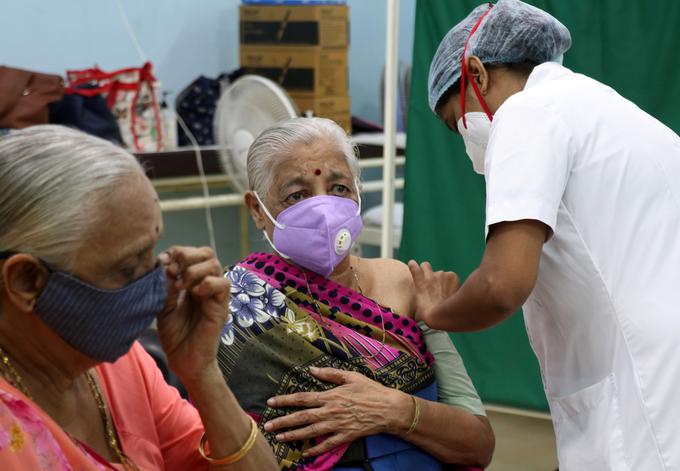 Pandemija novega koronavirusa ne prizanaša niti Indiji. | Foto: Reuters